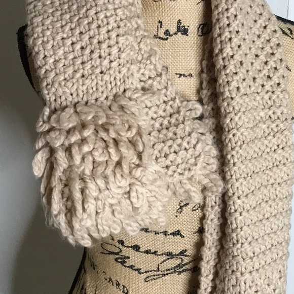 Crochet scarf - Picture 3 of 3